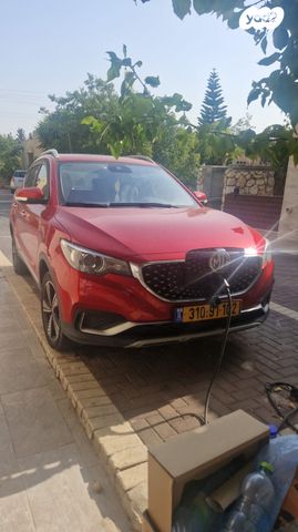 מודעת רכב אם ג'י ZS