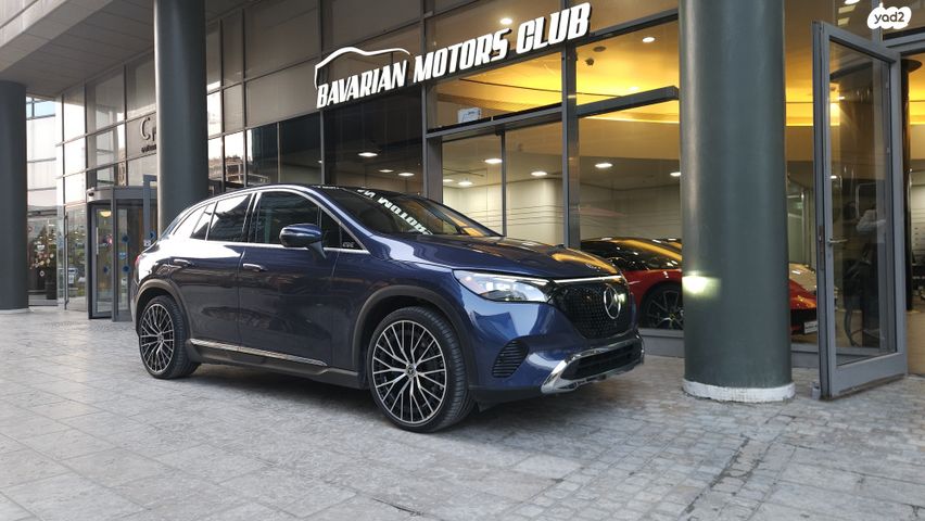 מודעת רכב מרצדס-בנץ EQE SUV