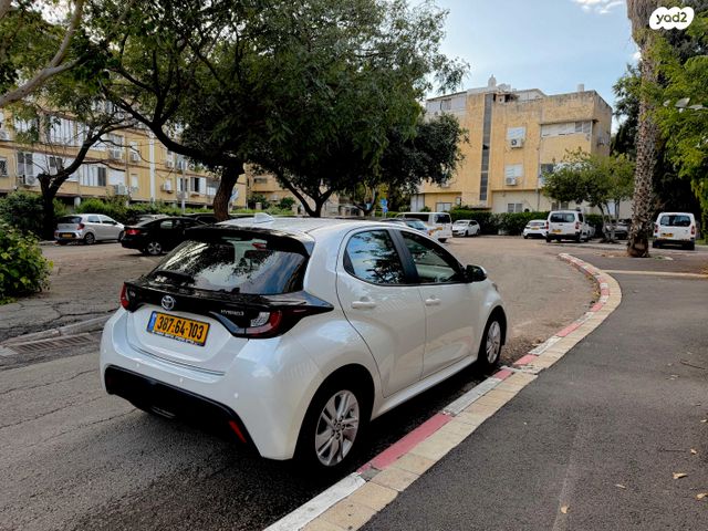 טויוטה יאריס