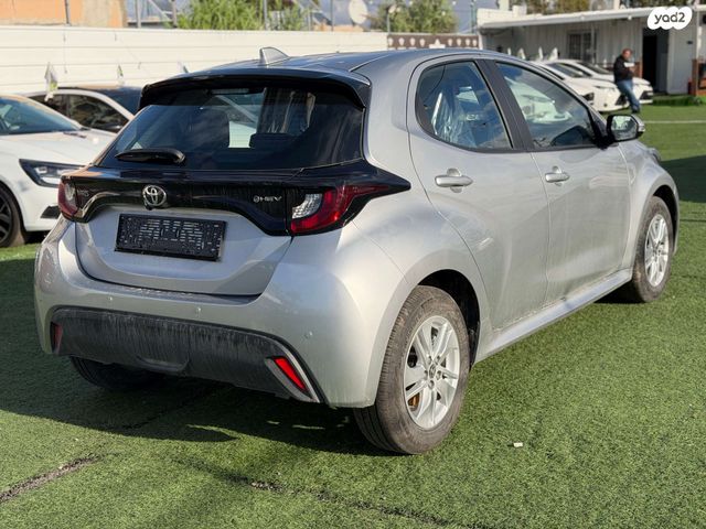 טויוטה יאריס