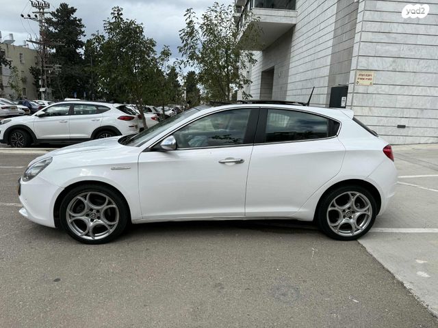 אלפא רומיאו ג'ולייטה