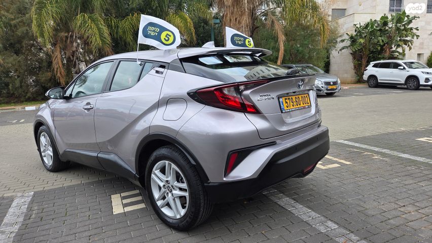 מודעת רכב טויוטה C-HR
