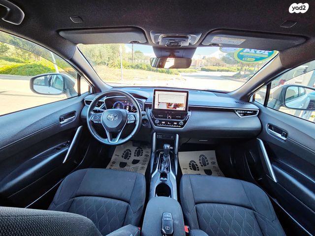 טויוטה קורולה קרוס