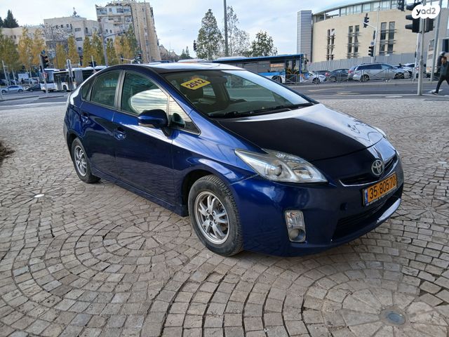 טויוטה פריוס