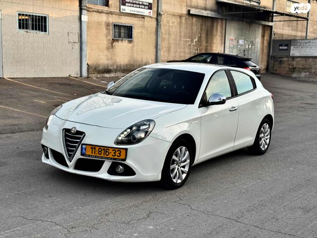 מודעת רכב אלפא רומיאו ג'ולייטה