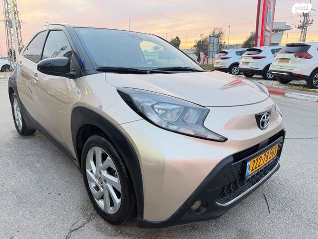 טויוטה אייגו X