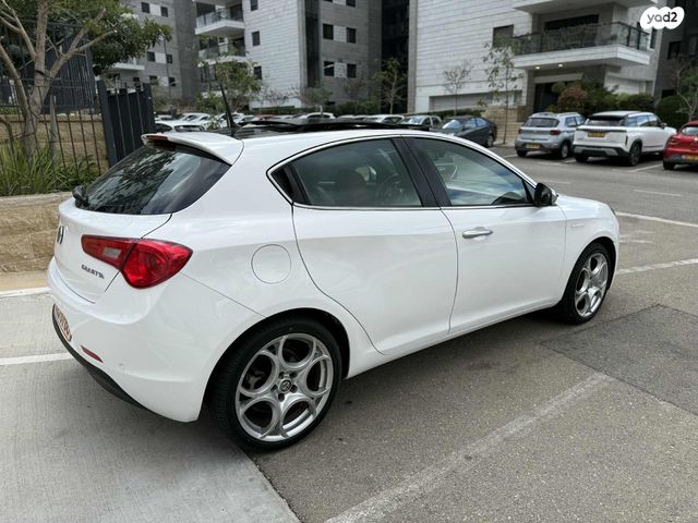 אלפא רומיאו ג'ולייטה