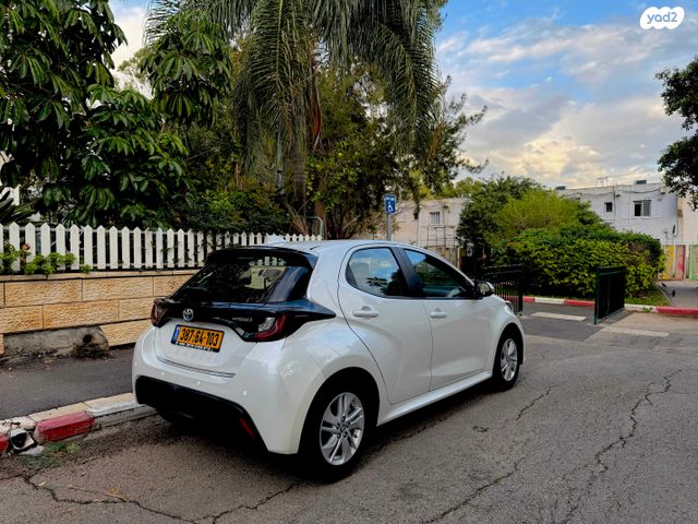 טויוטה יאריס