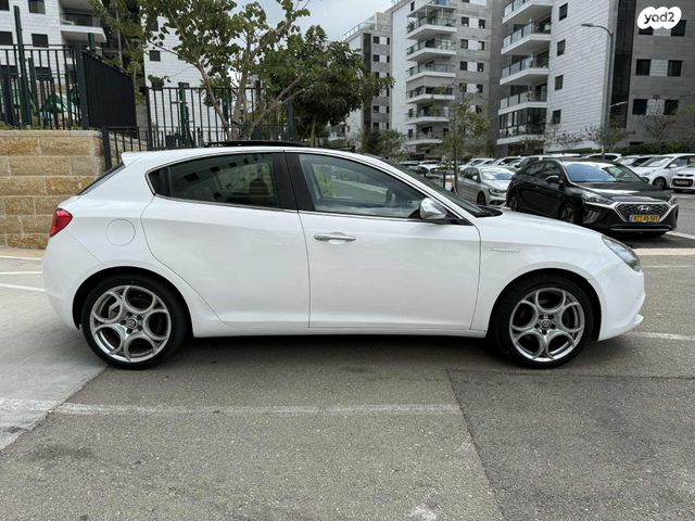 אלפא רומיאו ג'ולייטה