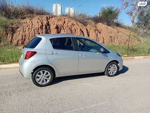 טויוטה יאריס