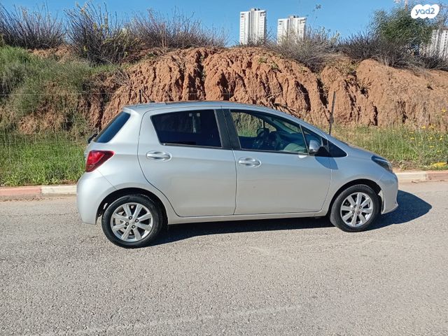 טויוטה יאריס