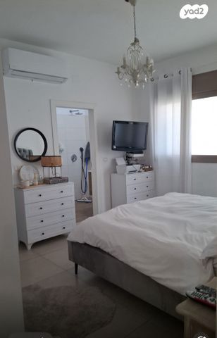 דו משפחתי, הגדוד העברי 11, שאר העיר, כפר תבור