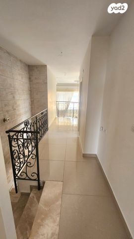 גג/ פנטהאוז, רמב"ם 40, רמב"ם, ראשון לציון