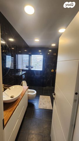 גג/ פנטהאוז, רמב"ם 40, רמב"ם, ראשון לציון