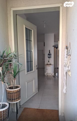 דו משפחתי, הגדוד העברי 11, שאר העיר, כפר תבור