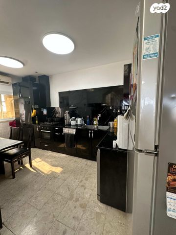 גג/ פנטהאוז, ברקן 22, תל גיבורים, חולון