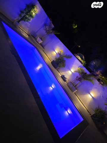 דו משפחתי, החרמון 16, רובע א', אריאל