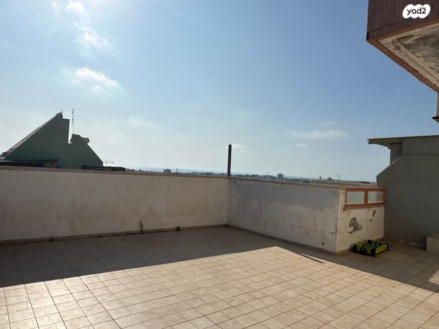 גג/ פנטהאוז, ברקן 22, תל גיבורים, חולון