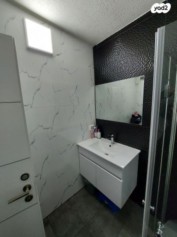 דירה, שדרות הקיבוצים 4, אושיות, רחובות