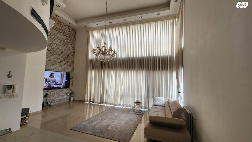 גג/ פנטהאוז, רמב"ם 40, רמב"ם, ראשון לציון