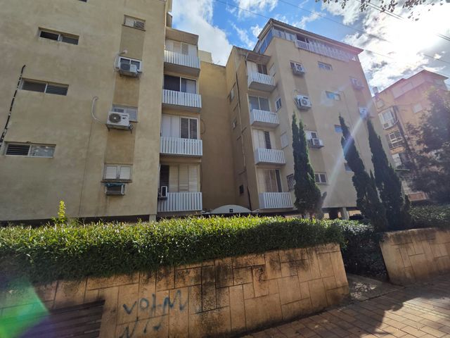 אליעזר בן יהודה 25