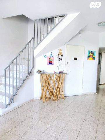 גג/ פנטהאוז, מפרץ שלמה 53, קרית שרת מערב, חולון