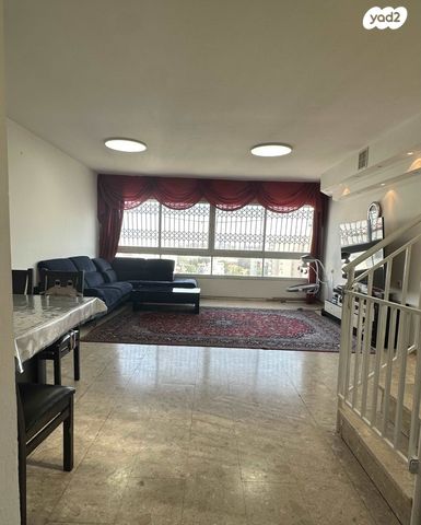 גג/ פנטהאוז, ברקן 22, תל גיבורים, חולון