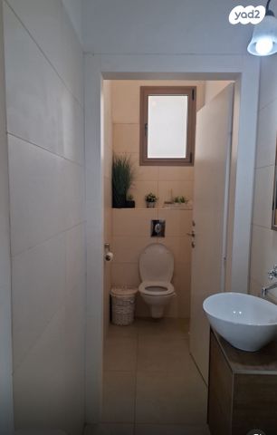 דו משפחתי, הגדוד העברי 11, שאר העיר, כפר תבור