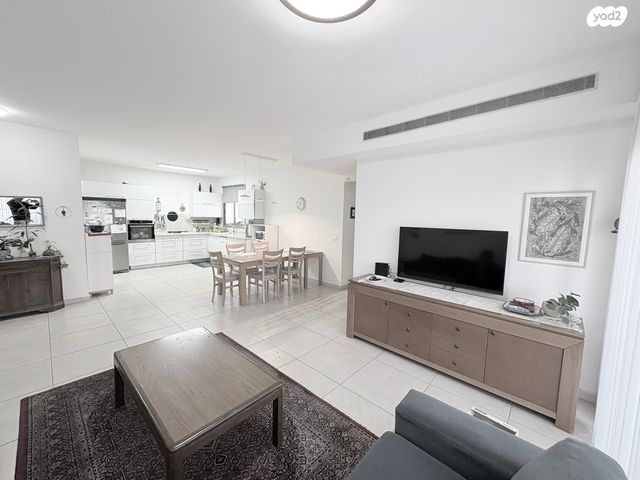 דירה, אבנר בן נר 20, סביוני נצר סירני, נס ציונה