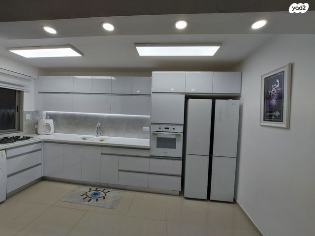 דירה, שדרות הקיבוצים 4, אושיות, רחובות