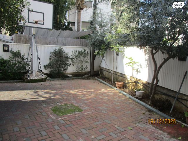 דירת גן, אנצו סירני 21, גבעת הרמבם, גבעתיים