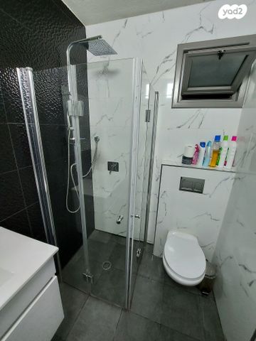 דירה, שדרות הקיבוצים 4, אושיות, רחובות