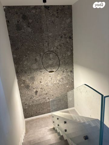 גדעון האוזנר 48