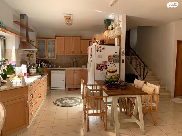 דו משפחתי, שדרות העצמאות 111, הפרחים, קרית גת