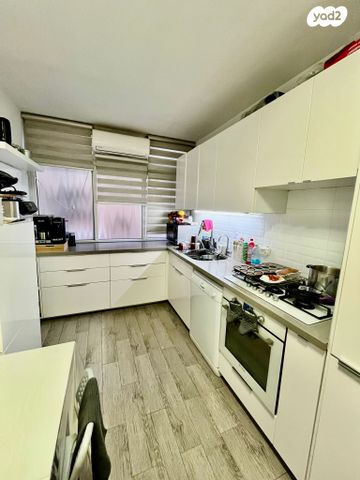 דירה, שדרות חיים וייצמן 39, צפון מערב מרכז העיר, נתניה