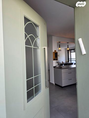 דו משפחתי, החרמון 16, רובע א', אריאל