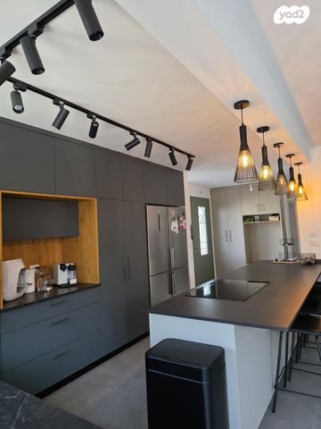 דו משפחתי, החרמון 16, רובע א', אריאל