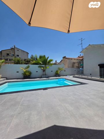 דו משפחתי, החרמון 16, רובע א', אריאל