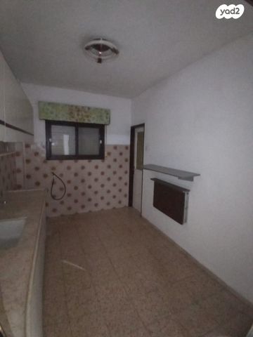 דירה, כיכר ז'בוטינסקי 7, קרית שמואל, טבריה