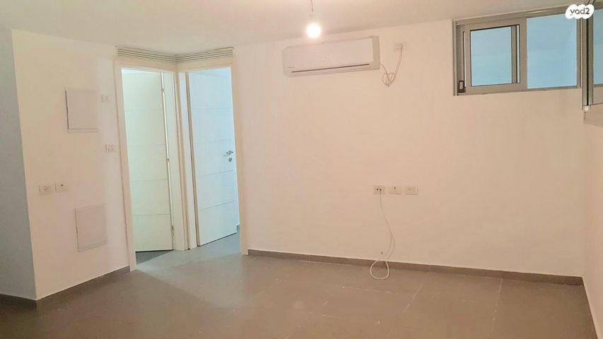 יחידת דיור, החרמון 16, אורנית, אורנית