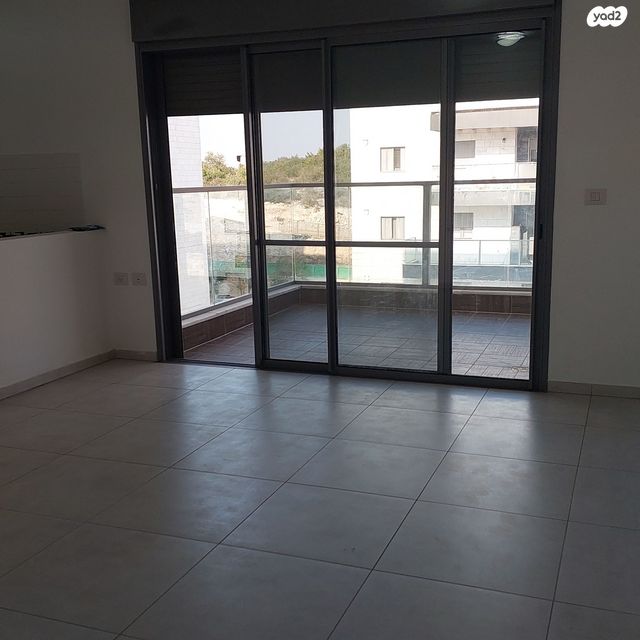 דירה, כלנית 16, הפרחים, חריש