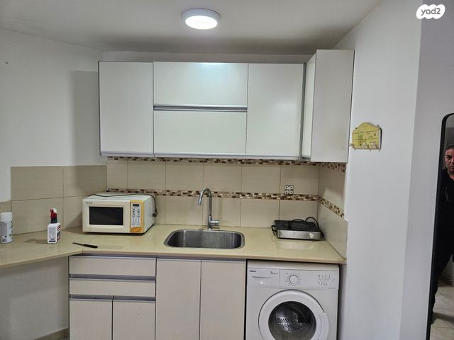 אבן גבירול 11