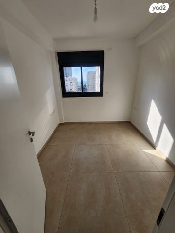 דירה, הרב הרצוג 10, צפון מערב מרכז העיר, נתניה