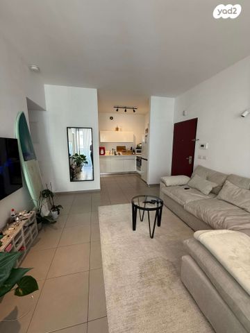 דירה, רות 22, חרוזים, רמת גן