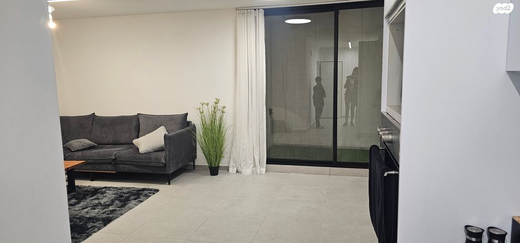 יחידת דיור, לאה רבין 10, בנות חיל, ראשון לציון