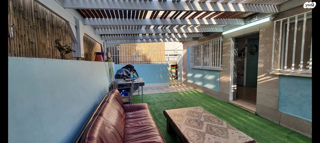 דירת גן, שדרות העצמאות 68, עמידר, בת ים