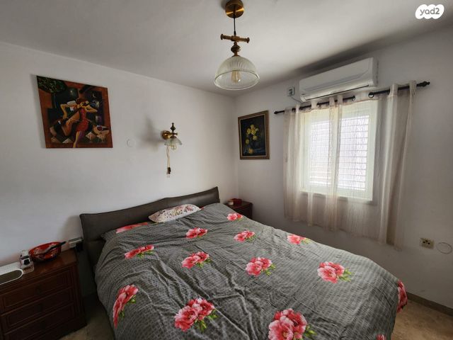 דירה, חב"ד 20, רמב"ם, ראשון לציון