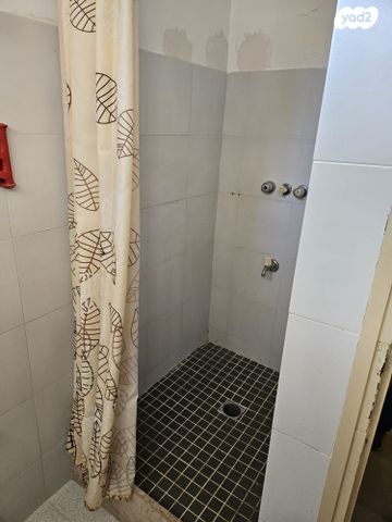 יחידת דיור, הפרחים 1, בית השיטה, בית השיטה