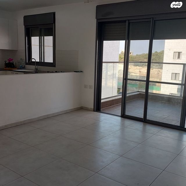 דירה, כלנית 16, הפרחים, חריש