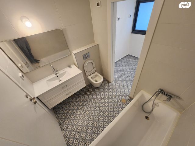 דירה, הרב הרצוג 10, צפון מערב מרכז העיר, נתניה